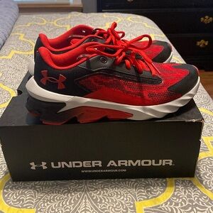 Under Armour Charged Scramjet youth boys shoes